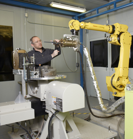 GE materials engineer Leo Ajdelsztajn is in one of GE's spray booths preparing a test. (Photo: Business Wire)