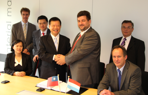 The joint venture signing between Ceratizit and CB Carbide.