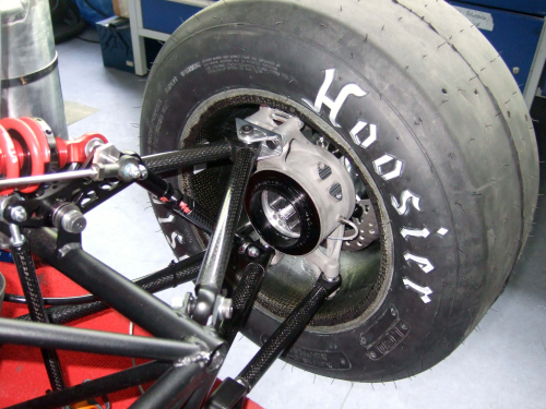 The 3D-printed aluminium steering knuckle in place on the Rennteam Uni Stuttgart car.