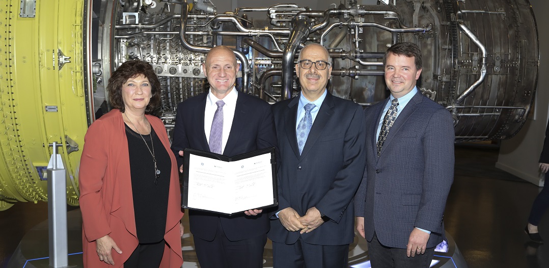 From left to right: Christine Furstoss, chief technology officer, GE Additive; Daniel Simmons, assistant secretary, US Department of Energy; Moe Khaleel, sssociate laboratory director and Chris Schuppe, general manager, engineering, GE Additive.