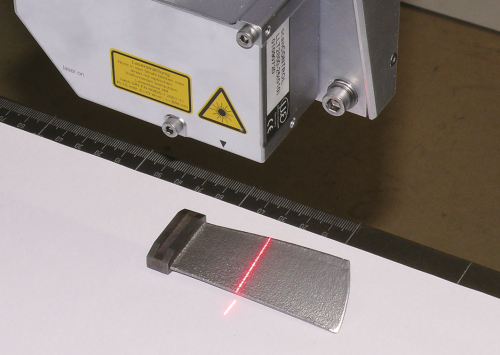 Digitization of the surface of the part being worked on using an integrated laser line scanner.